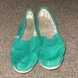 Toms Shoes